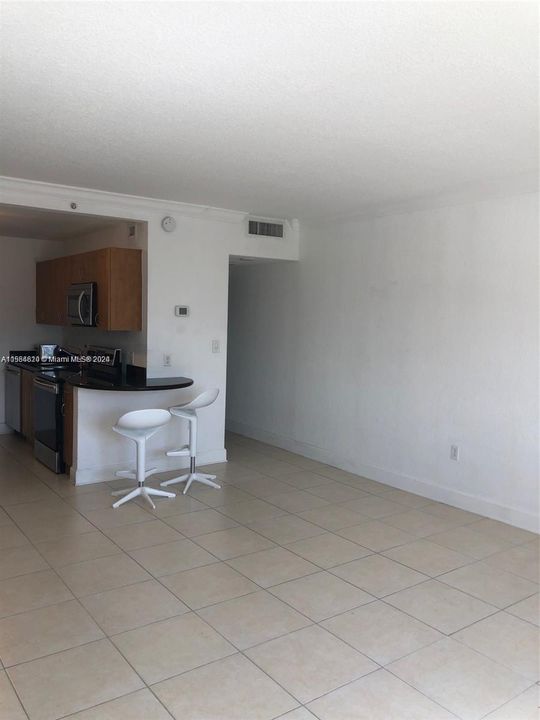 For Rent: $1,875 (0 beds, 1 baths, 594 Square Feet)