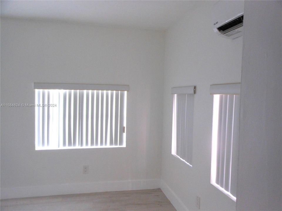 For Rent: $2,199 (2 beds, 1 baths, 850 Square Feet)