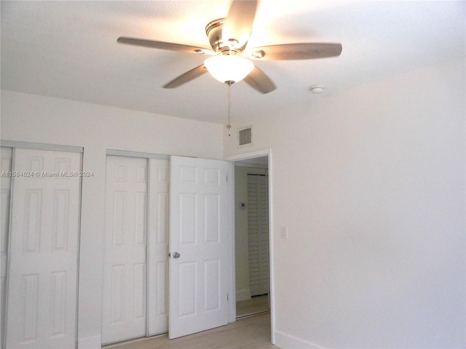 For Rent: $2,199 (2 beds, 1 baths, 850 Square Feet)