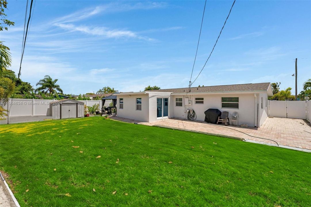 Active With Contract: $4,000 (4 beds, 2 baths, 1352 Square Feet)
