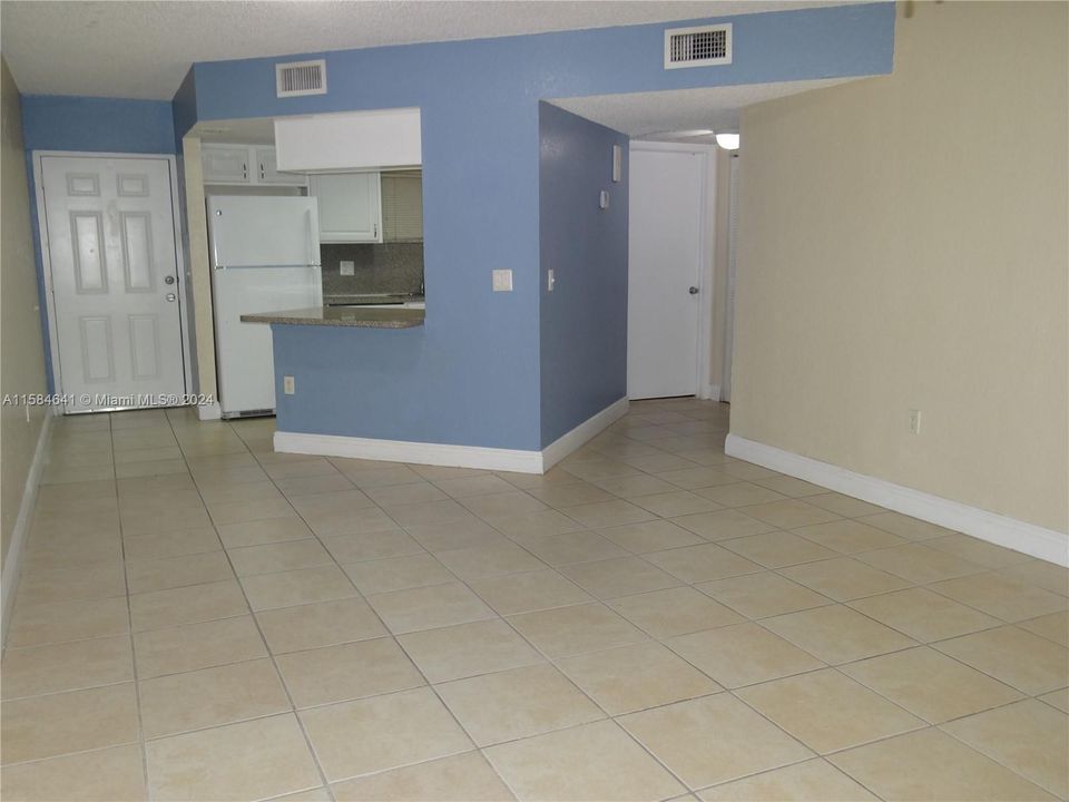 Recently Rented: $2,000 (1 beds, 1 baths, 810 Square Feet)