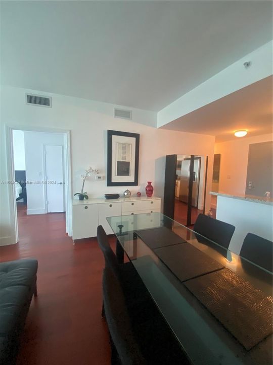 For Rent: $3,300 (1 beds, 1 baths, 761 Square Feet)