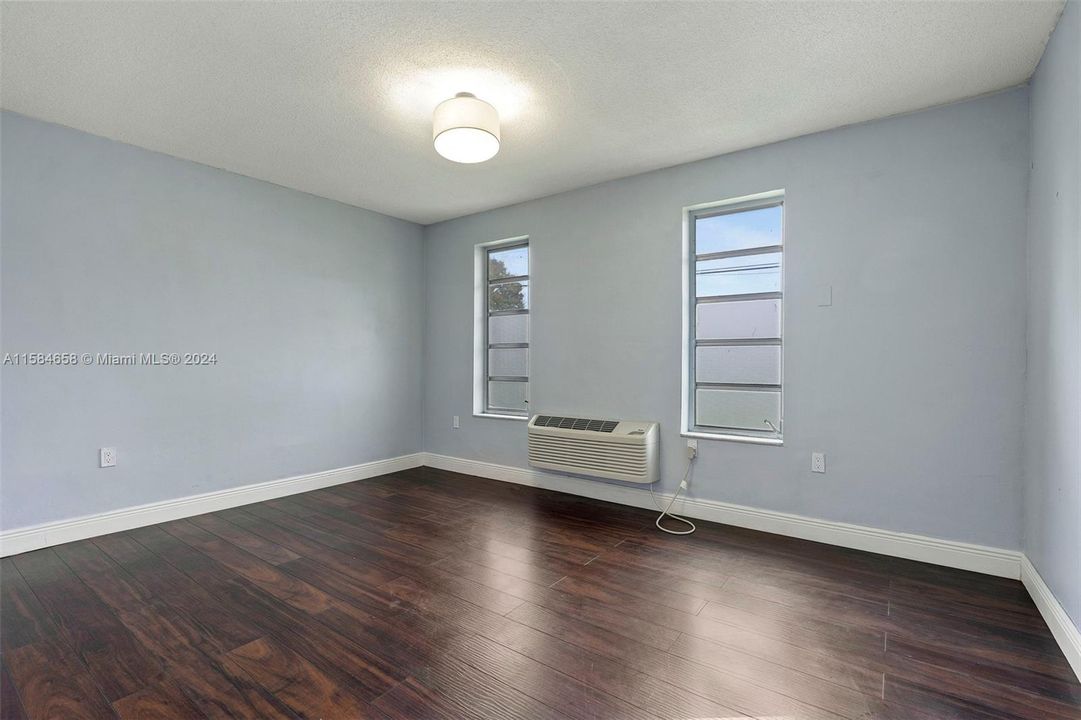For Rent: $3,500 (3 beds, 2 baths, 1915 Square Feet)