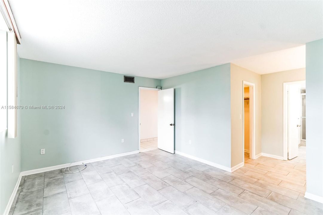 For Sale: $234,500 (2 beds, 2 baths, 1110 Square Feet)