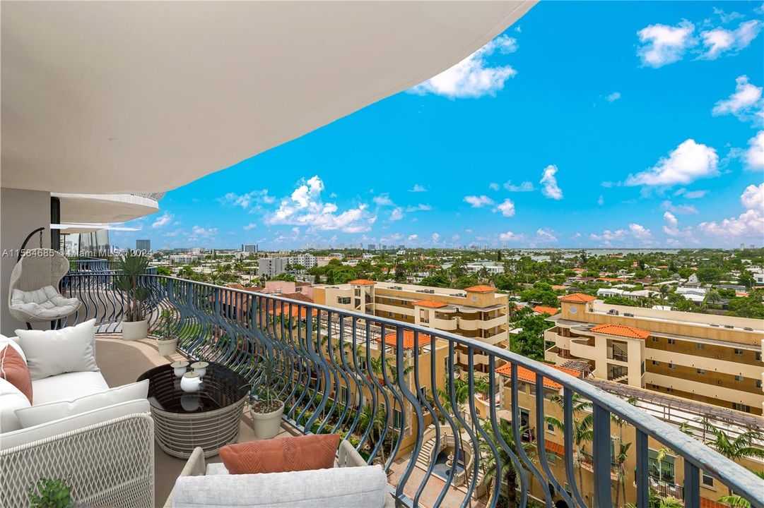 For Sale: $525,000 (1 beds, 2 baths, 1200 Square Feet)