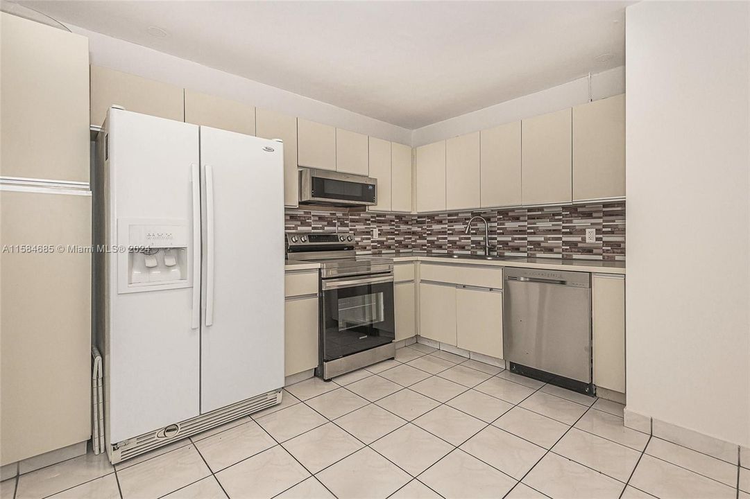 For Sale: $525,000 (1 beds, 2 baths, 1200 Square Feet)