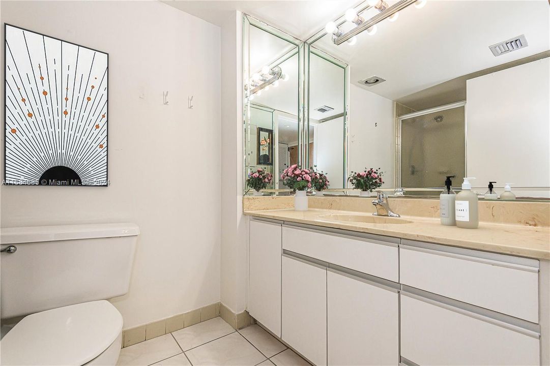 For Sale: $525,000 (1 beds, 2 baths, 1200 Square Feet)