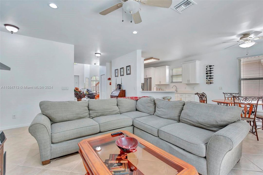 Active With Contract: $4,500 (4 beds, 2 baths, 2366 Square Feet)