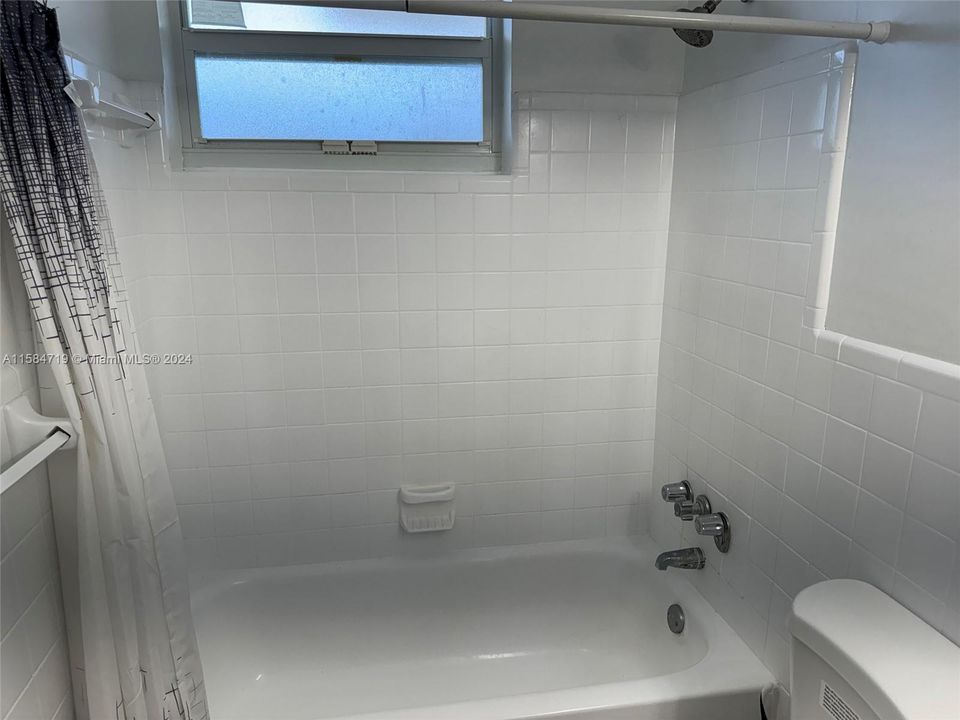 For Rent: $1,600 (1 beds, 1 baths, 668 Square Feet)