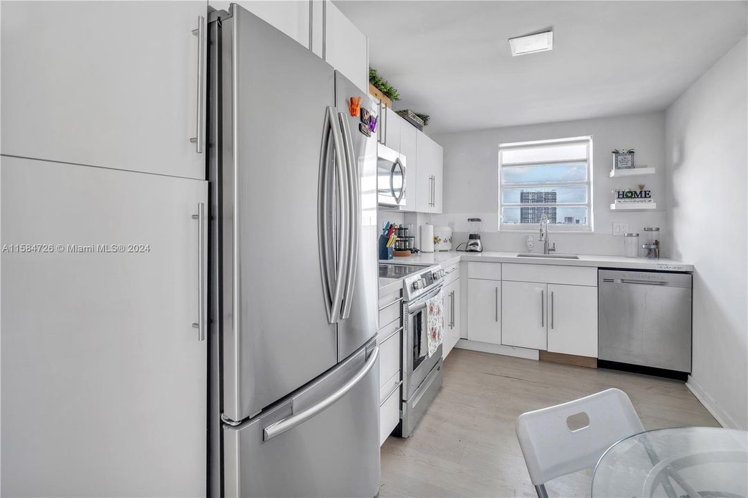For Sale: $350,000 (2 beds, 2 baths, 1311 Square Feet)