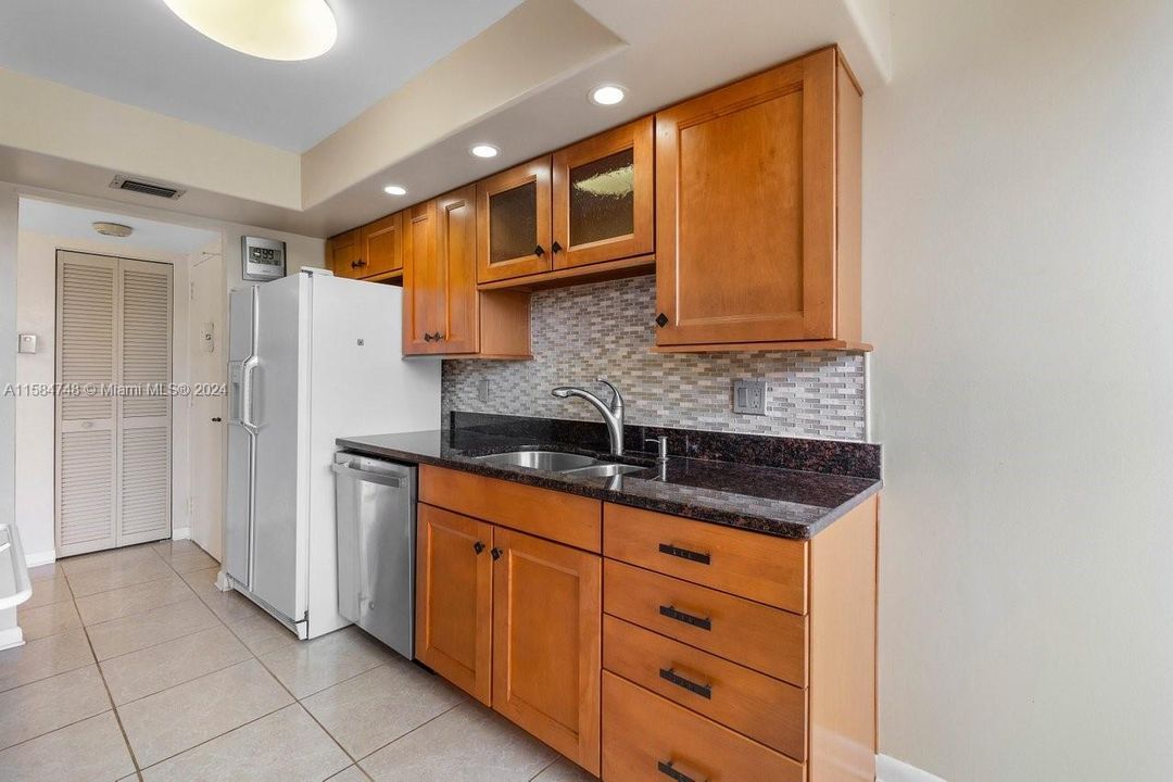 For Sale: $197,000 (2 beds, 2 baths, 1120 Square Feet)