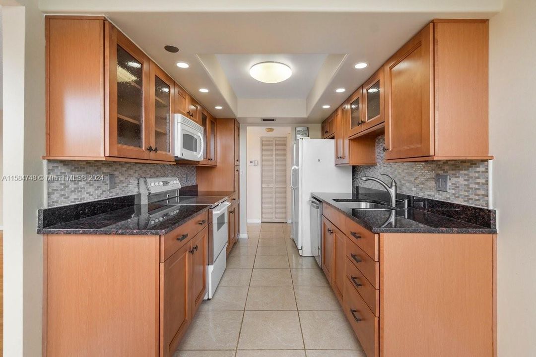 For Sale: $197,000 (2 beds, 2 baths, 1120 Square Feet)