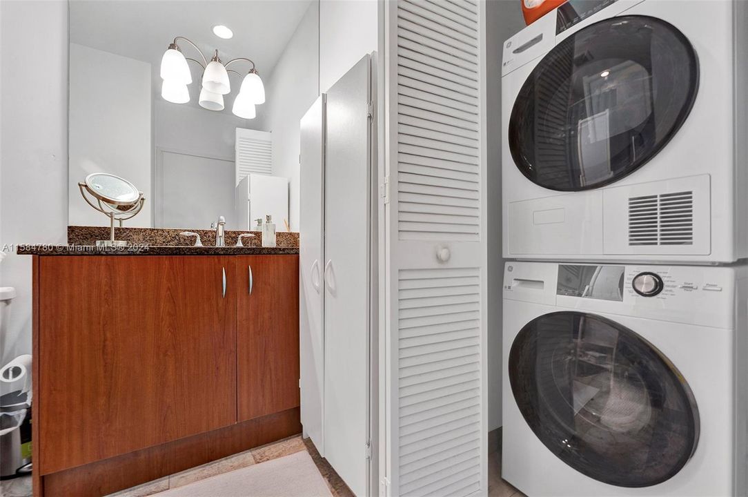 For Sale: $439,000 (1 beds, 1 baths, 545 Square Feet)