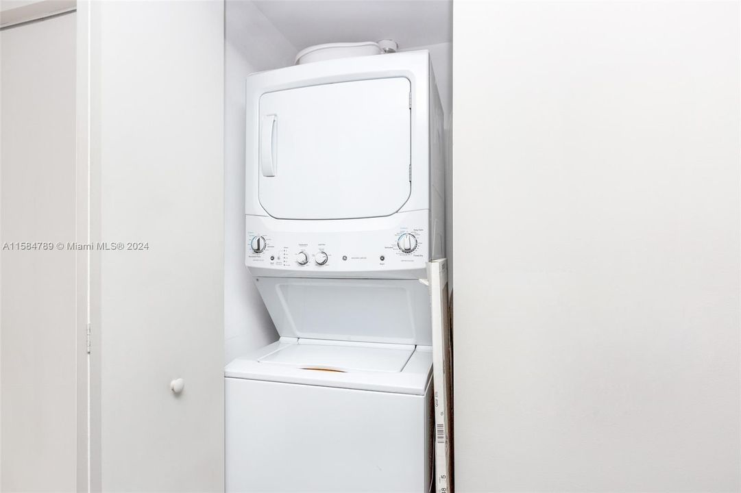 Recently Rented: $6,000 (2 beds, 3 baths, 1198 Square Feet)