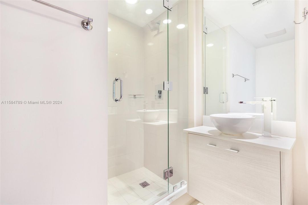 Recently Rented: $6,000 (2 beds, 3 baths, 1198 Square Feet)