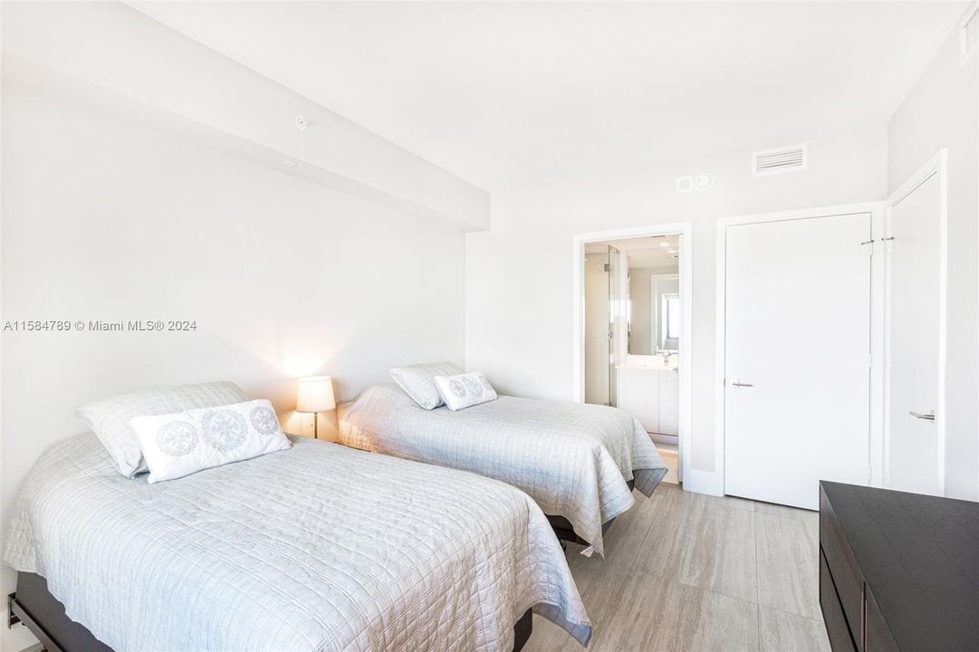 Recently Rented: $6,000 (2 beds, 3 baths, 1198 Square Feet)