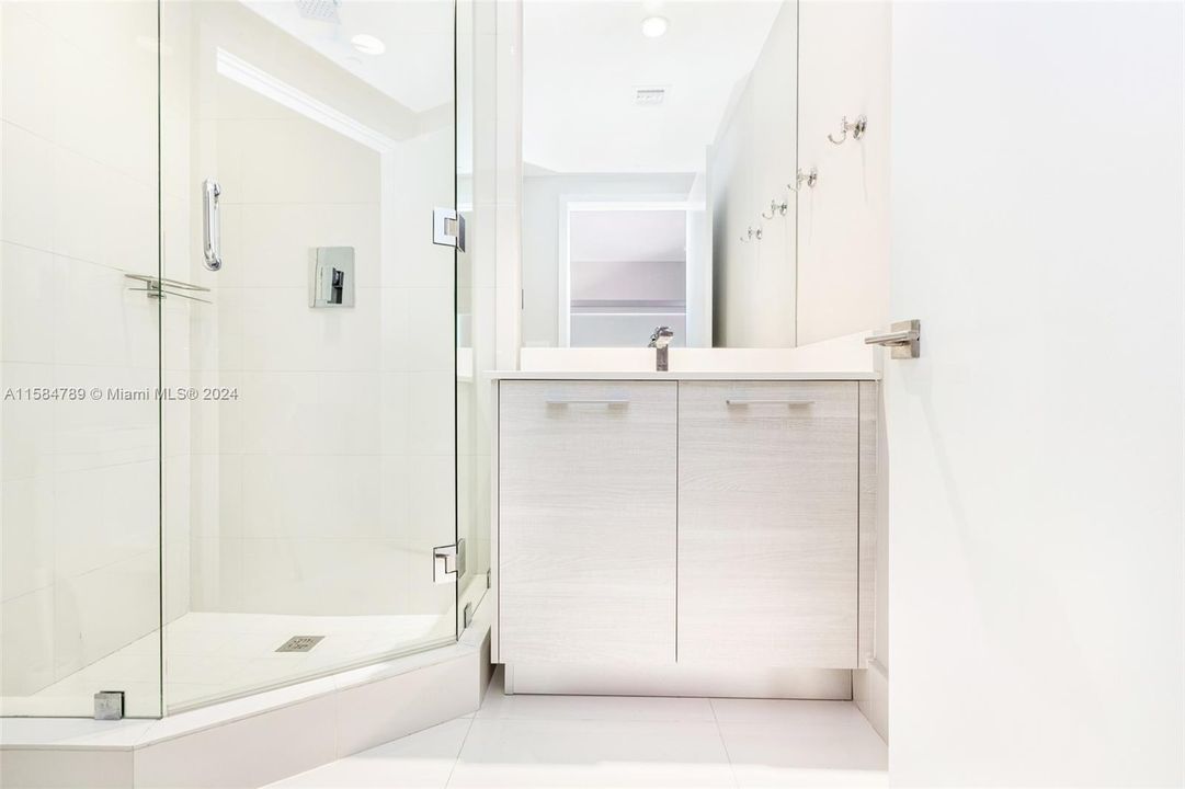 Recently Rented: $6,000 (2 beds, 3 baths, 1198 Square Feet)