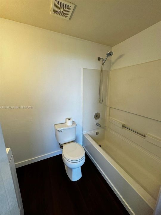 最近租的: $2,500 (2 贝兹, 2 浴室, 1110 平方英尺)
