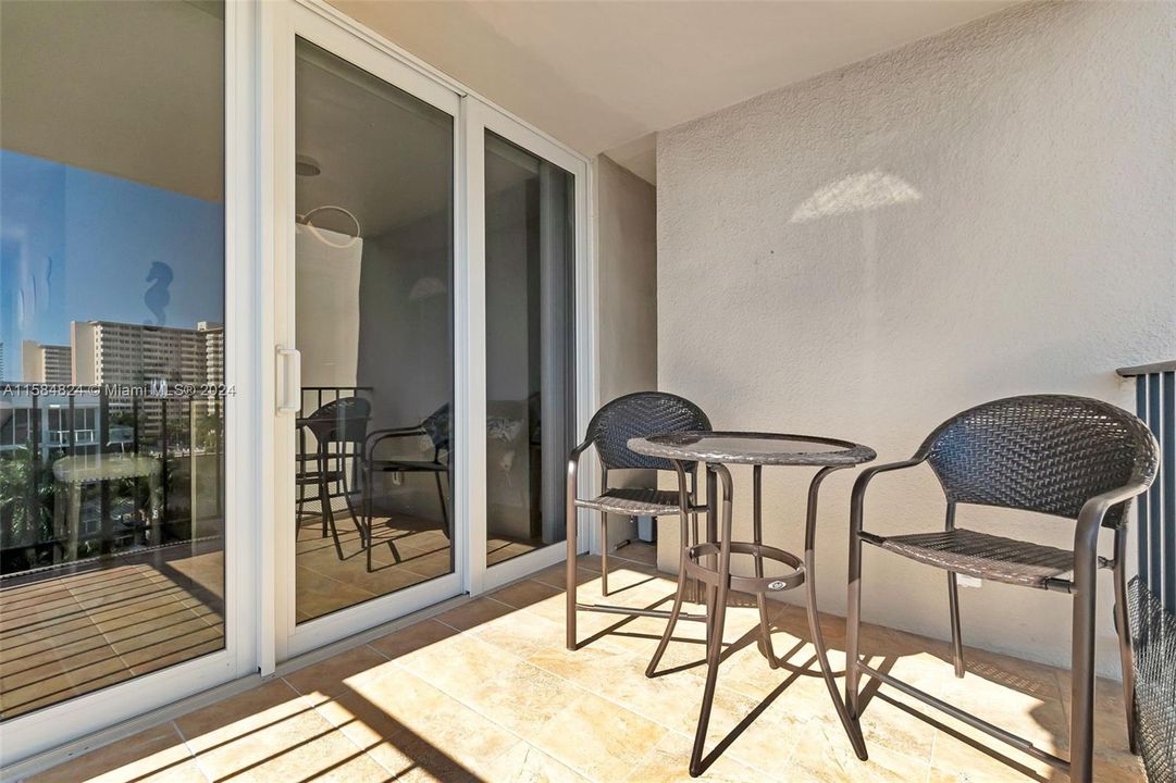 For Sale: $399,900 (2 beds, 2 baths, 1250 Square Feet)