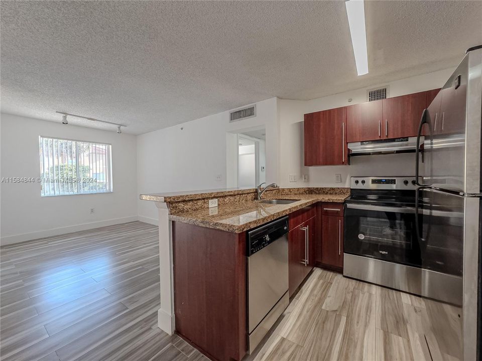 For Rent: $1,750 (1 beds, 1 baths, 687 Square Feet)