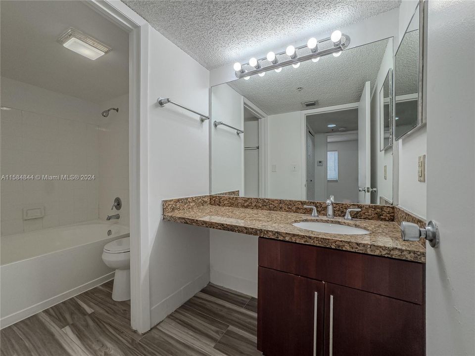 For Rent: $1,750 (1 beds, 1 baths, 687 Square Feet)