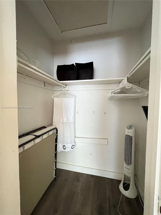 For Rent: $2,000 (1 beds, 1 baths, 3400 Square Feet)
