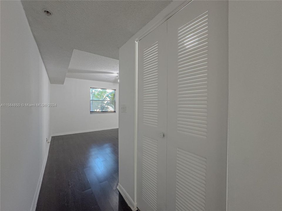 Recently Rented: $2,200 (2 beds, 2 baths, 974 Square Feet)