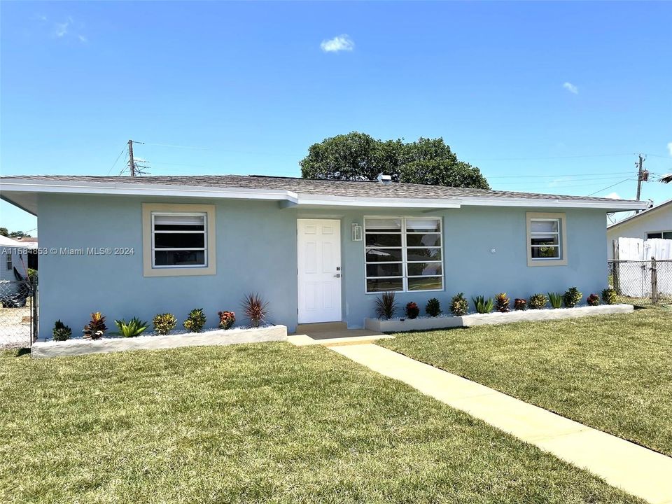 Active With Contract: $499,000 (3 beds, 2 baths, 1000 Square Feet)