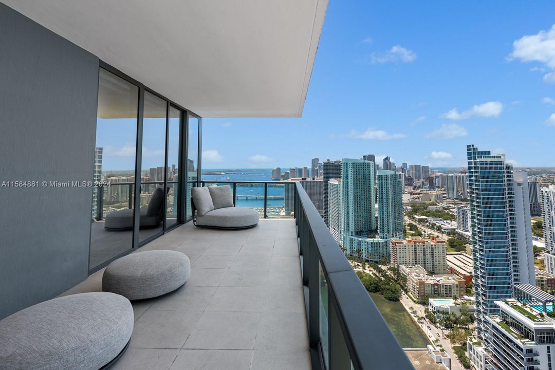 For Sale: $6,250,000 (3 beds, 3 baths, 3887 Square Feet)