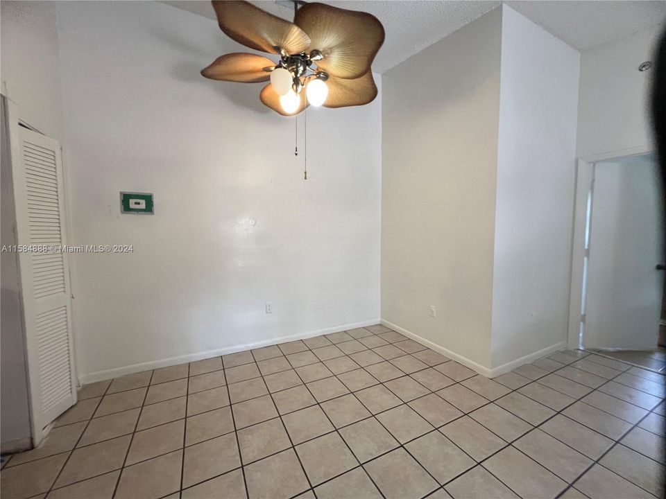 For Sale: $285,000 (2 beds, 2 baths, 1018 Square Feet)