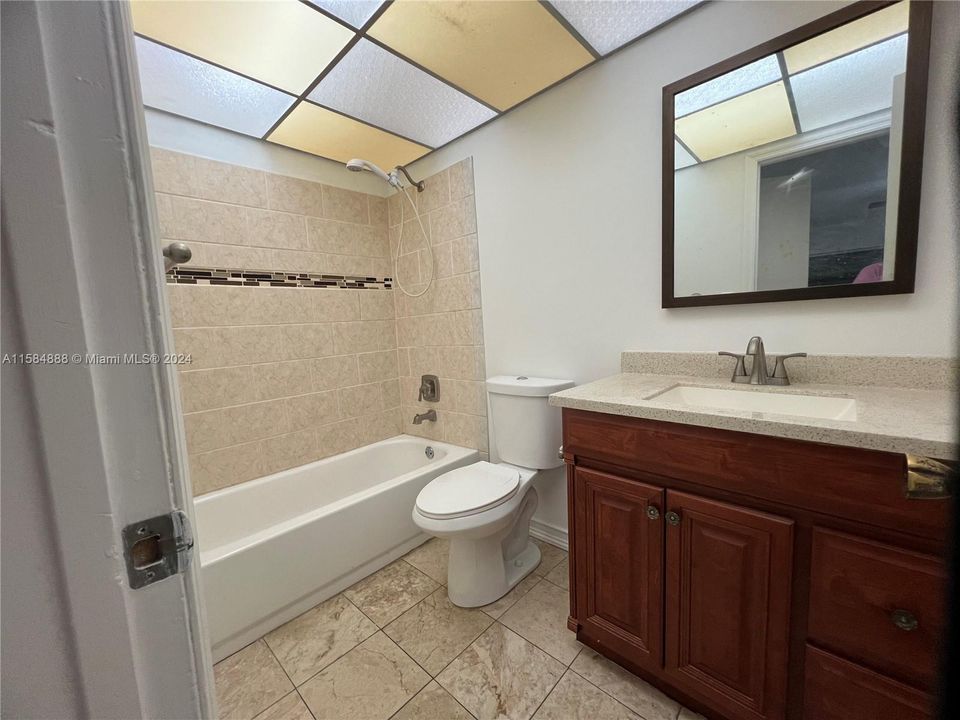 待售: $285,000 (2 贝兹, 2 浴室, 1018 平方英尺)