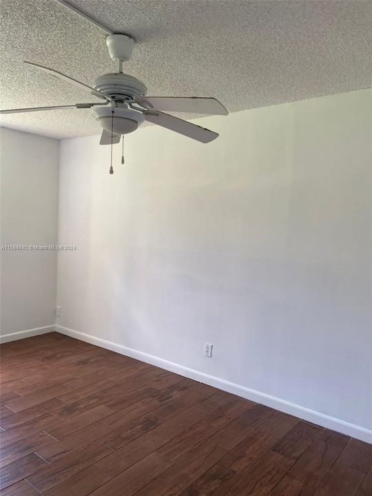 For Sale: $269,900 (2 beds, 2 baths, 979 Square Feet)
