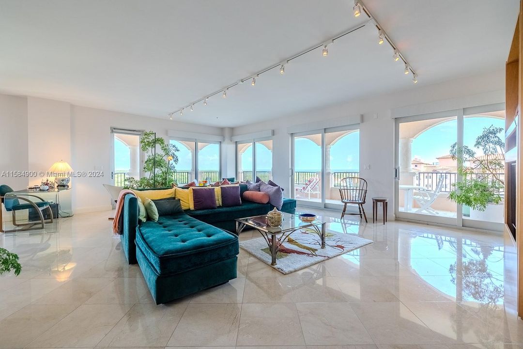 Recently Sold: $1,800,000 (3 beds, 3 baths, 3190 Square Feet)