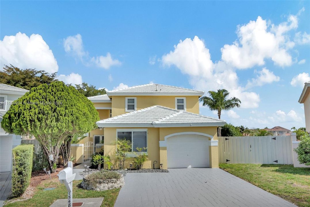 For Sale: $799,900 (4 beds, 3 baths, 1941 Square Feet)