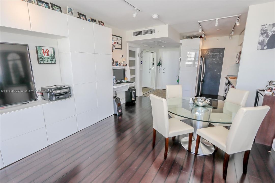 For Sale: $740,000 (2 beds, 2 baths, 1190 Square Feet)