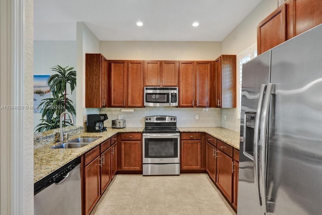 For Sale: $369,000 (2 beds, 2 baths, 1412 Square Feet)