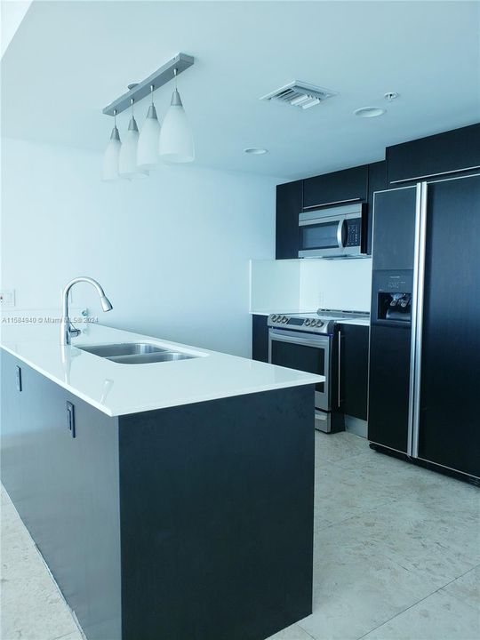 Active With Contract: $4,300 (2 beds, 2 baths, 1237 Square Feet)