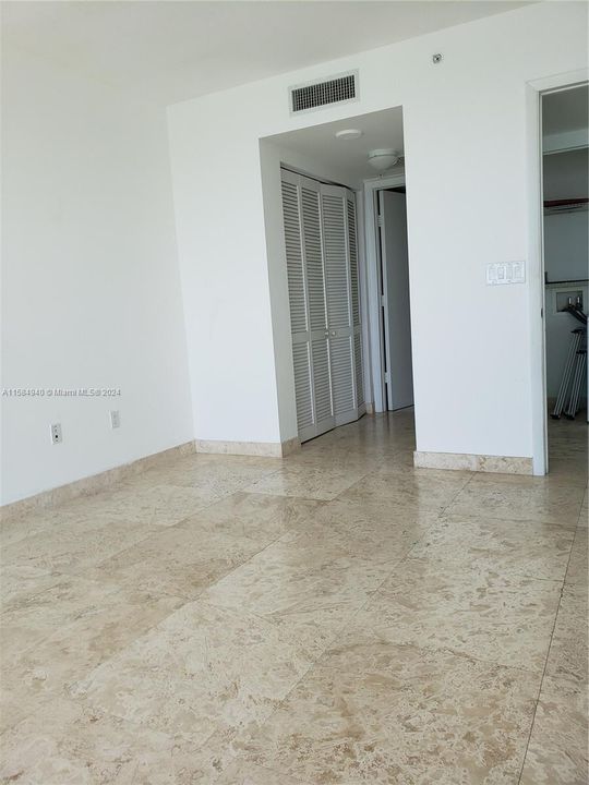 Active With Contract: $4,300 (2 beds, 2 baths, 1237 Square Feet)