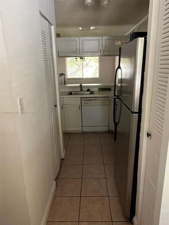 For Sale: $214,900 (1 beds, 1 baths, 816 Square Feet)