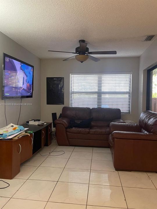 For Rent: $3,450 (3 beds, 2 baths, 1560 Square Feet)