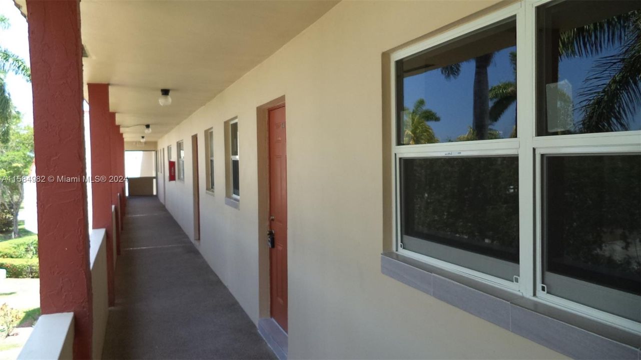 For Sale: $189,000 (2 beds, 2 baths, 850 Square Feet)