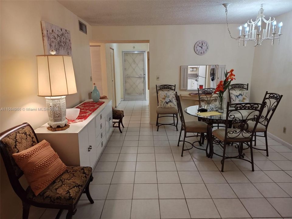 For Rent: $2,200 (2 beds, 2 baths, 1092 Square Feet)