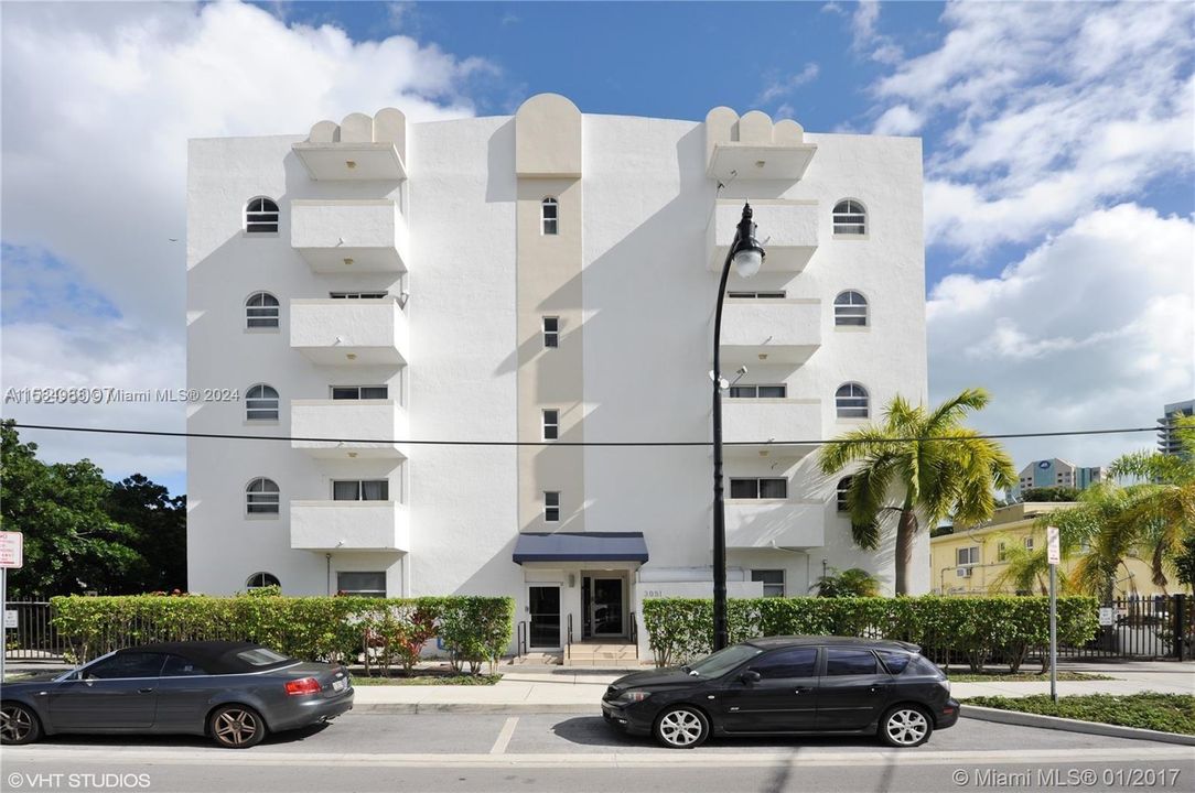 Active With Contract: $1,920 (1 beds, 1 baths, 405 Square Feet)