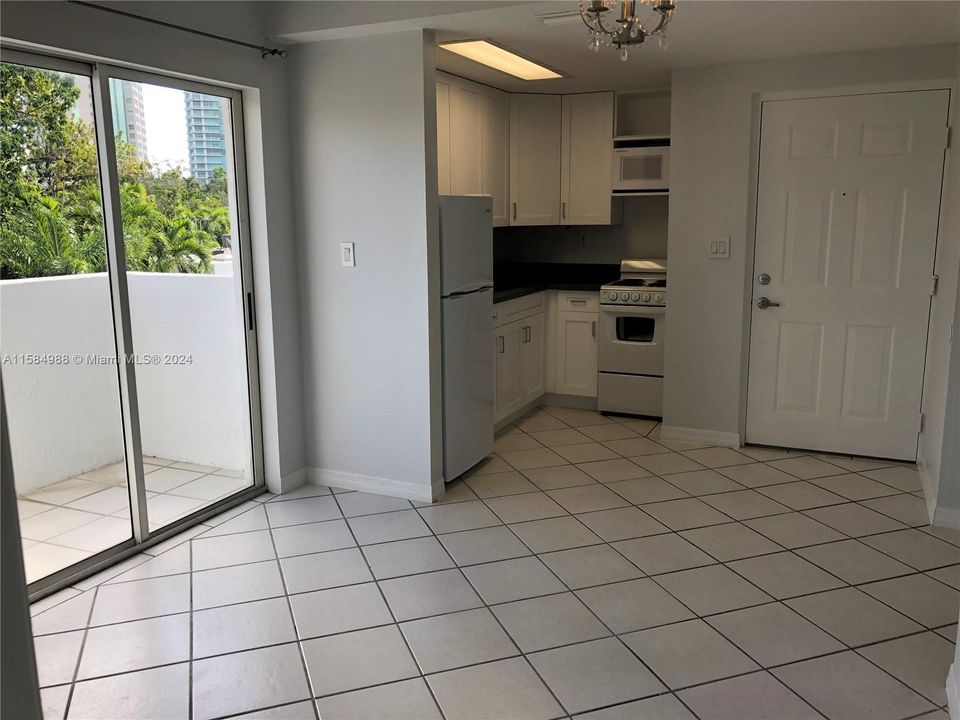 Active With Contract: $1,920 (1 beds, 1 baths, 405 Square Feet)