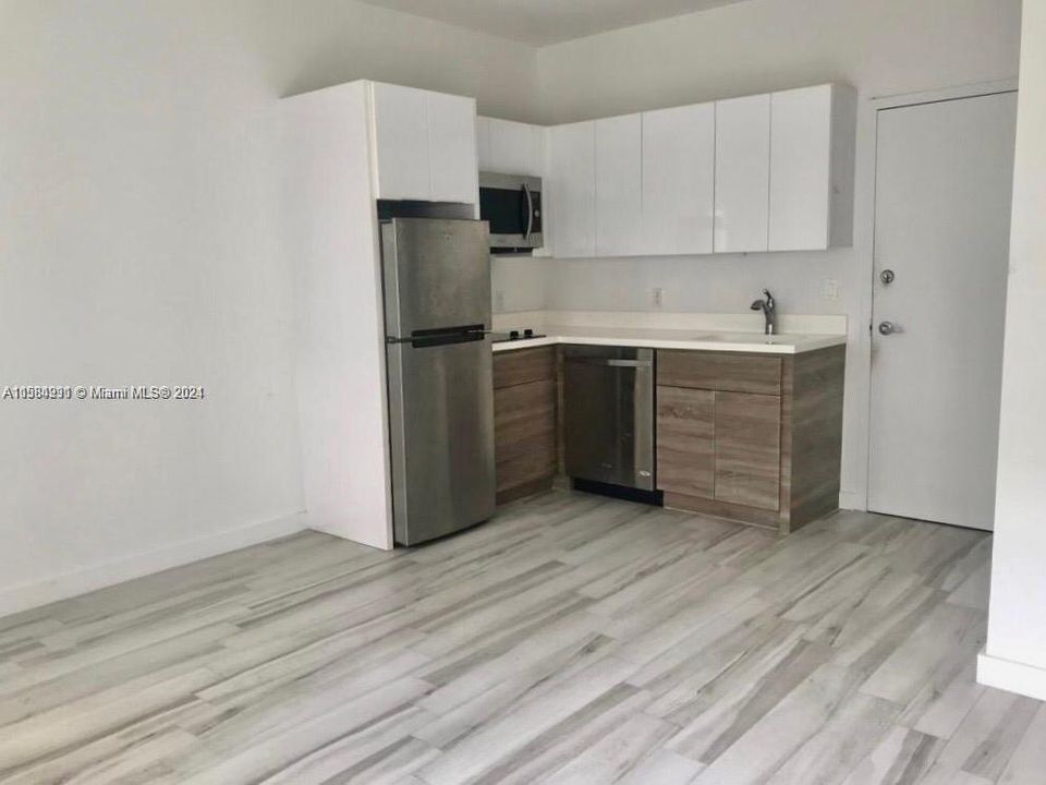 For Sale: $259,000 (1 beds, 1 baths, 436 Square Feet)