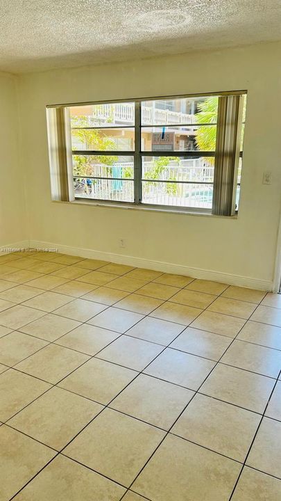Active With Contract: $1,550 (1 beds, 1 baths, 480 Square Feet)