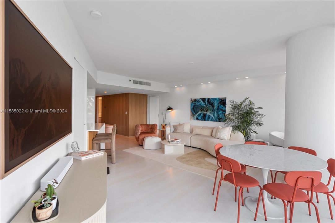 For Sale: $1,150,000 (2 beds, 2 baths, 1210 Square Feet)