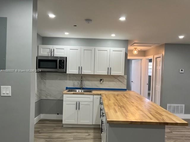 For Rent: $2,399 (2 beds, 1 baths, 893 Square Feet)
