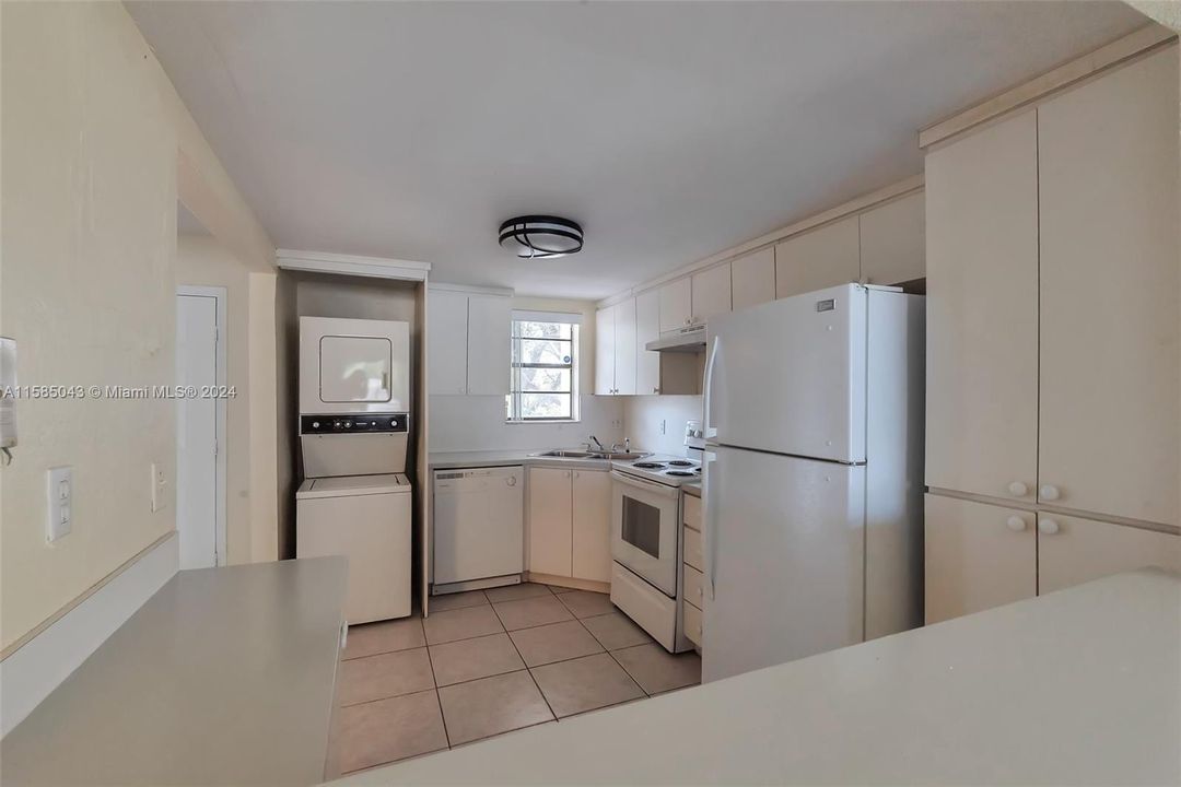 Recently Sold: $170,000 (3 beds, 2 baths, 1440 Square Feet)