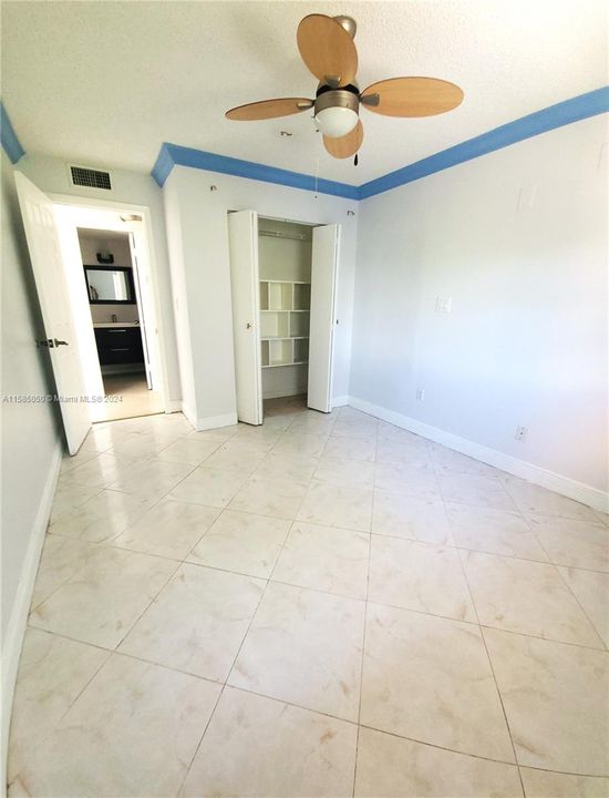 For Sale: $320,000 (2 beds, 2 baths, 959 Square Feet)